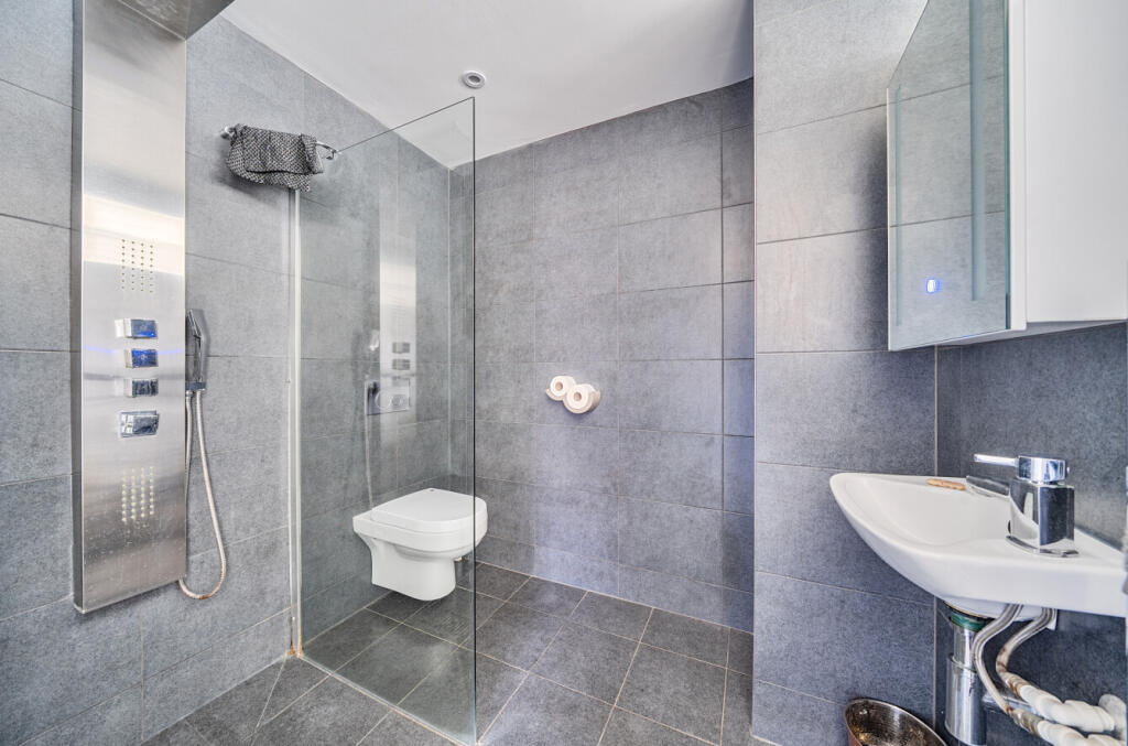 1360772-3-68da50f...