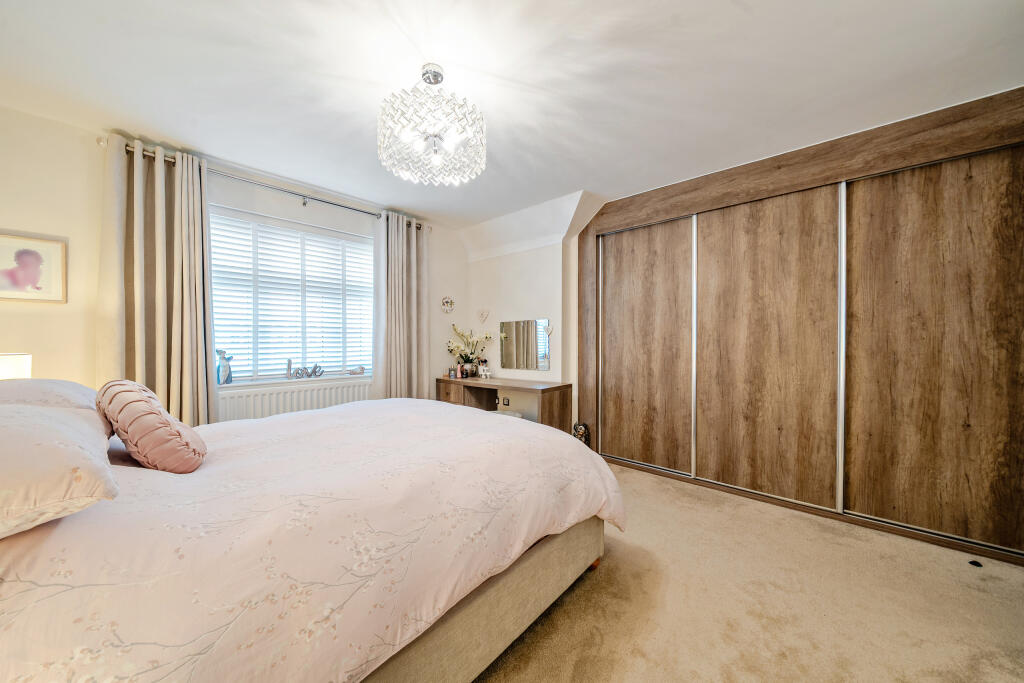 1375008-25-69089c673f1a9