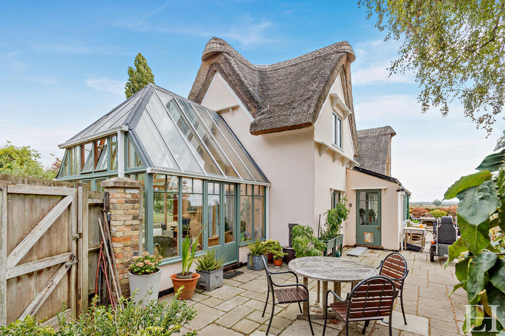 8661667-exteriorW...