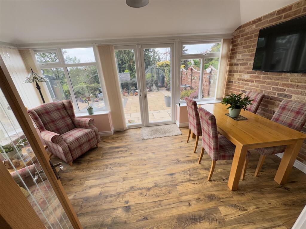 GARDEN ROOM
