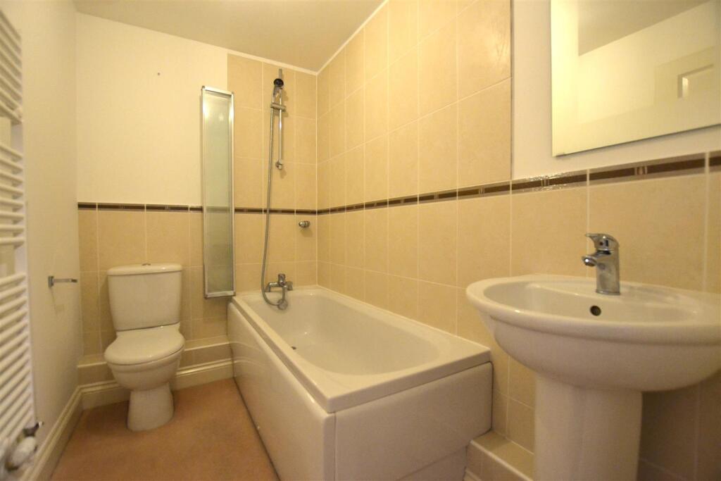 Bathroom.JPG