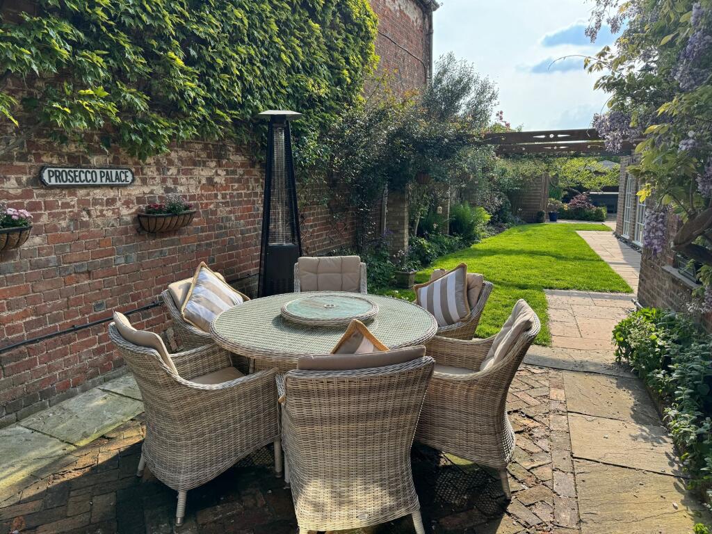 Garden, 12 High Street, Stilton