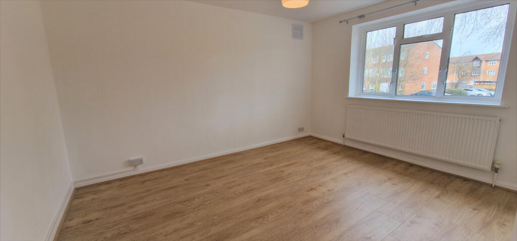 FRONT BEDROOM (1)