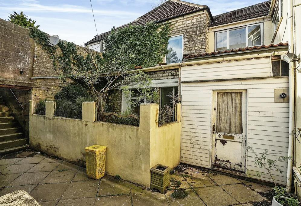 7 - Block of Flats for Auction, Paulton, Bristol.j
