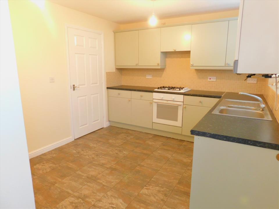 KITCHEN/BREAKFAST AREA
