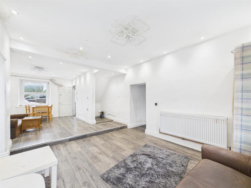 4 - Station Road, Yate.jpg