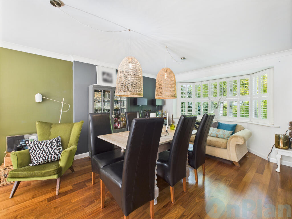 CAM04024G0-PR0026-STILL004