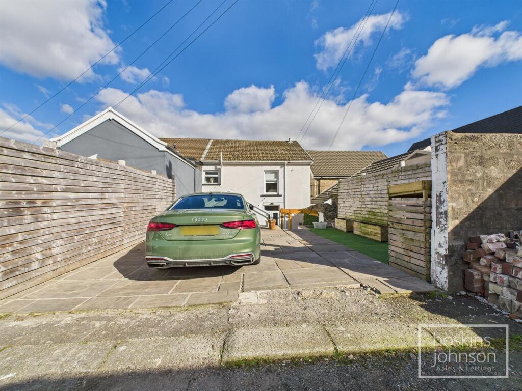 Garden &amp; Parking