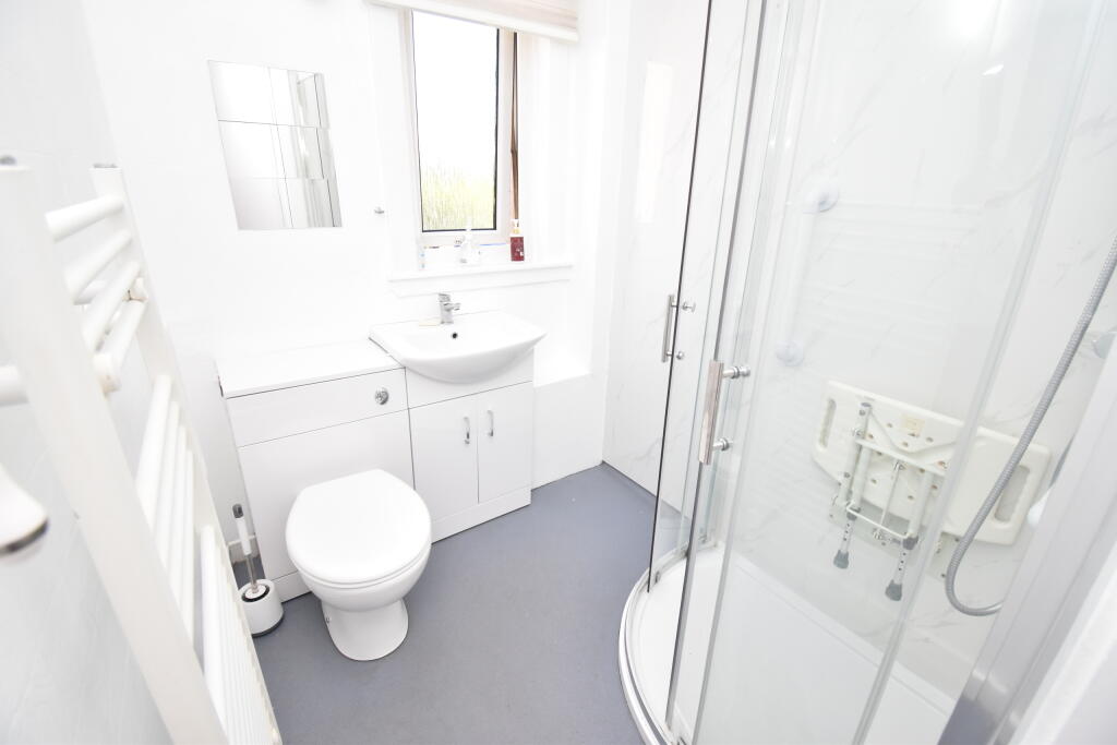 SHOWER ROOM.JPG