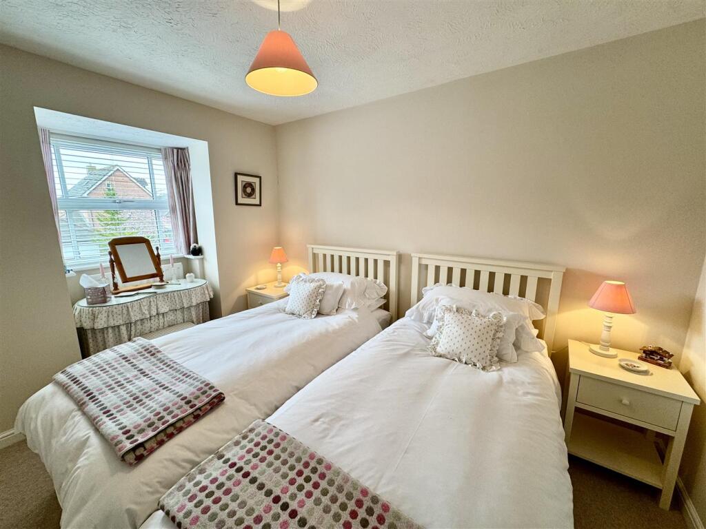 BEDROOM 2