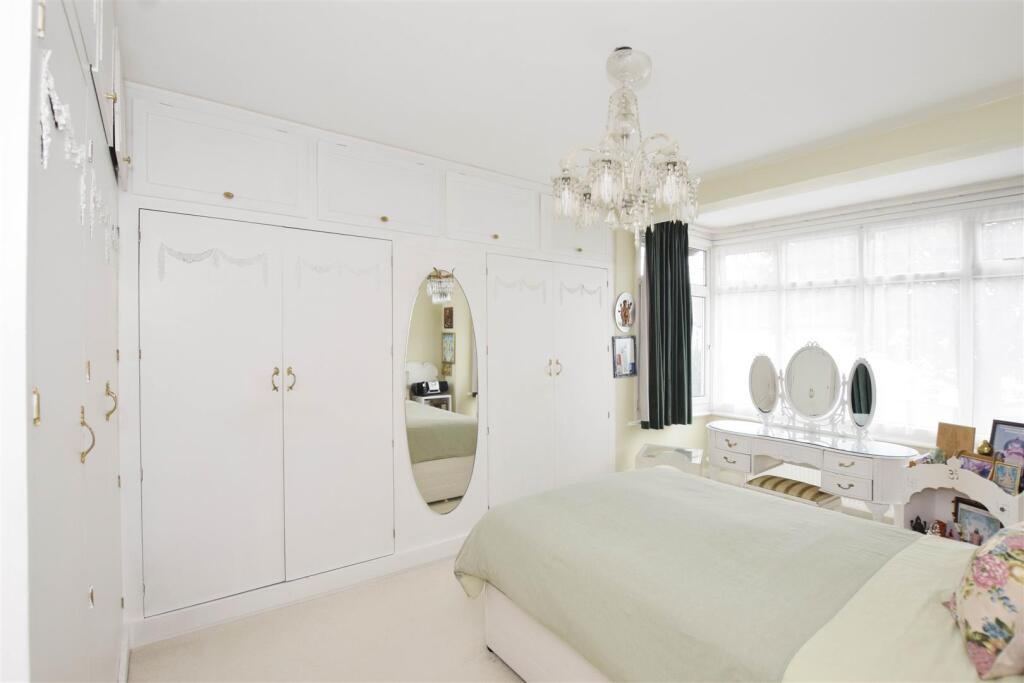 Bedroom 1.jpg