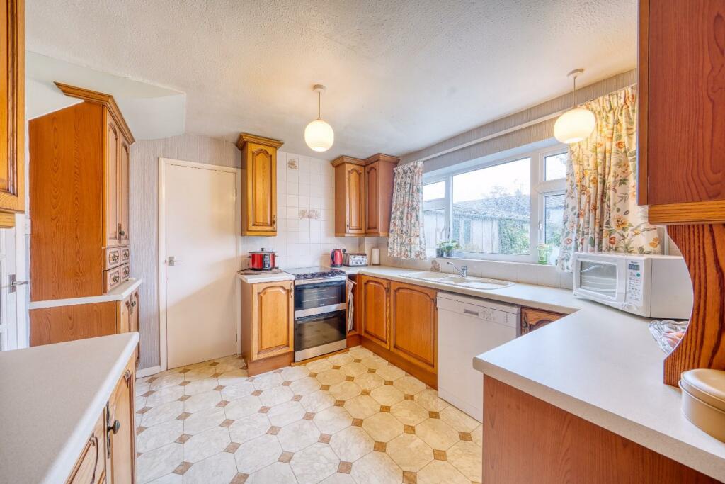 6 - kitchen.jpeg