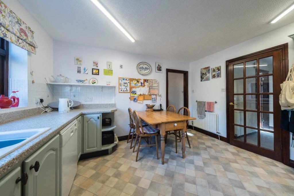 Meadow House-003.JPG