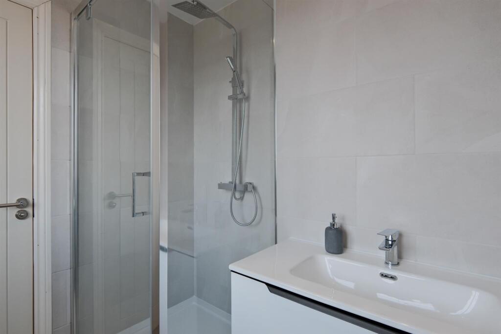037-22 General Roy Way Carluke, ML8 4LP.jpg
