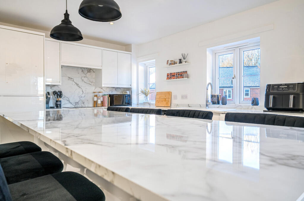 1392895-11-695b91...