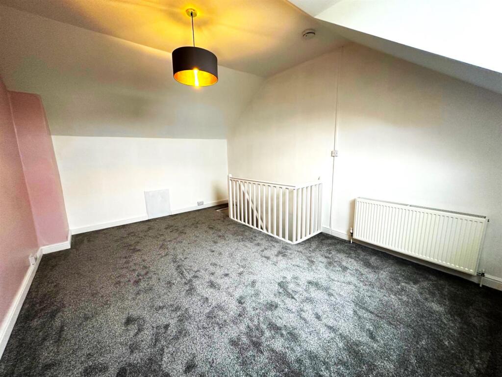 bedroom 3_3.jpg