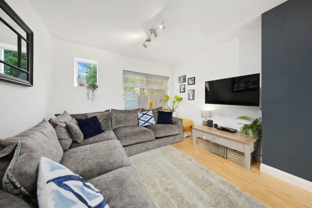 Living Room4.jpg