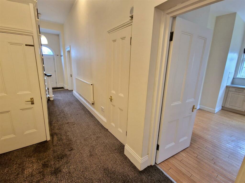 Hallway/Kitchen