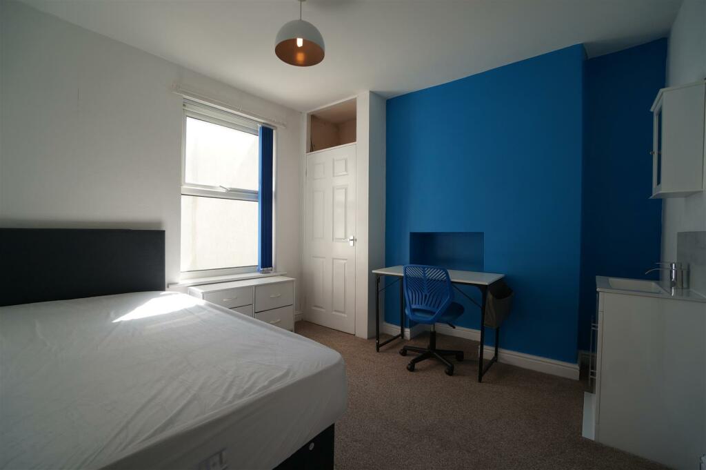 Bed 3.JPG