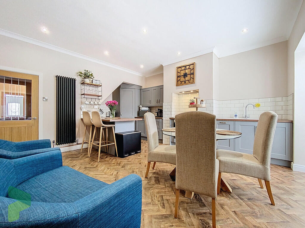 Fitted Breakfast ...