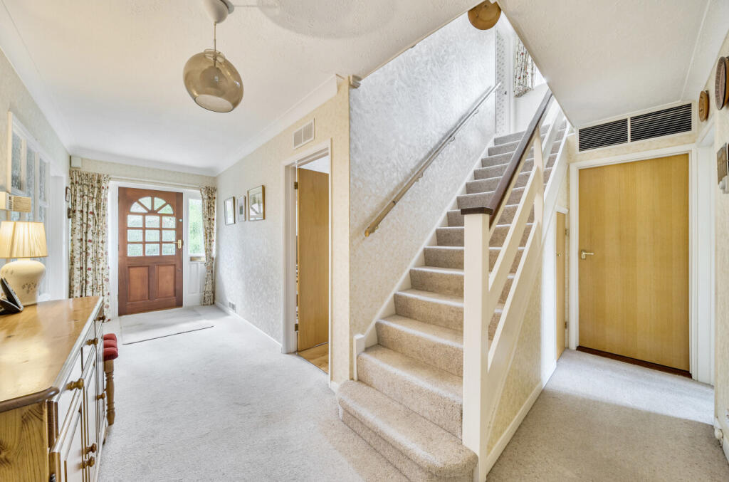 1350012-4-68c8282...