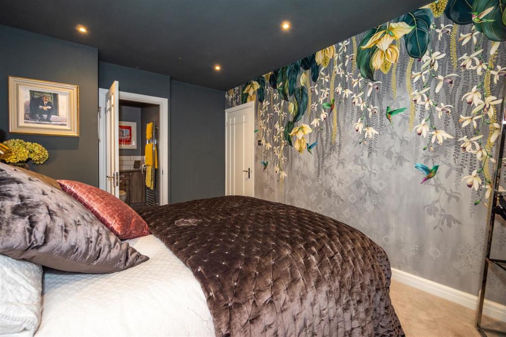 Bedroom 1 Aspect 3.jpg