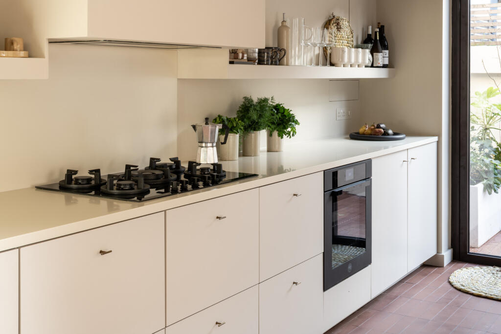 270391 - 20221123-atypical_ARBERY-RD-37_HI_RES.JPG