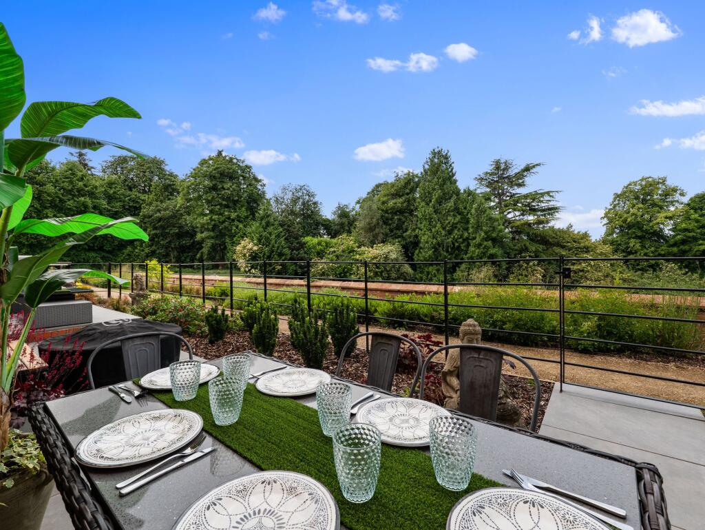 Private terrace dining area