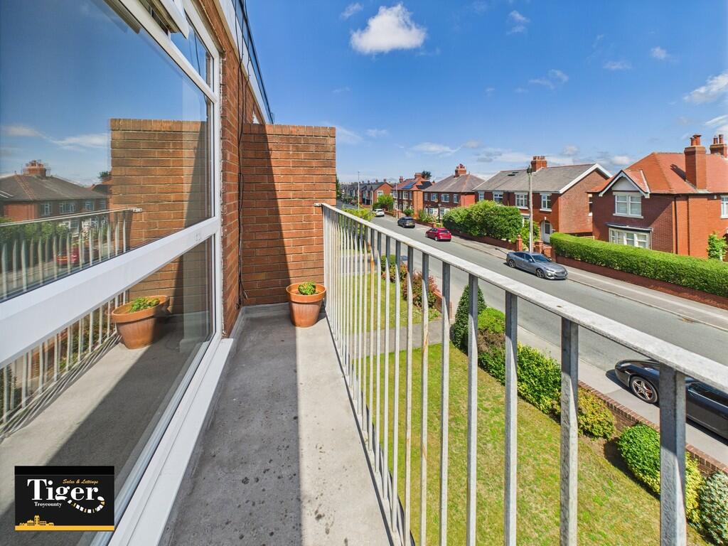 CAM02176G0-PR0643...