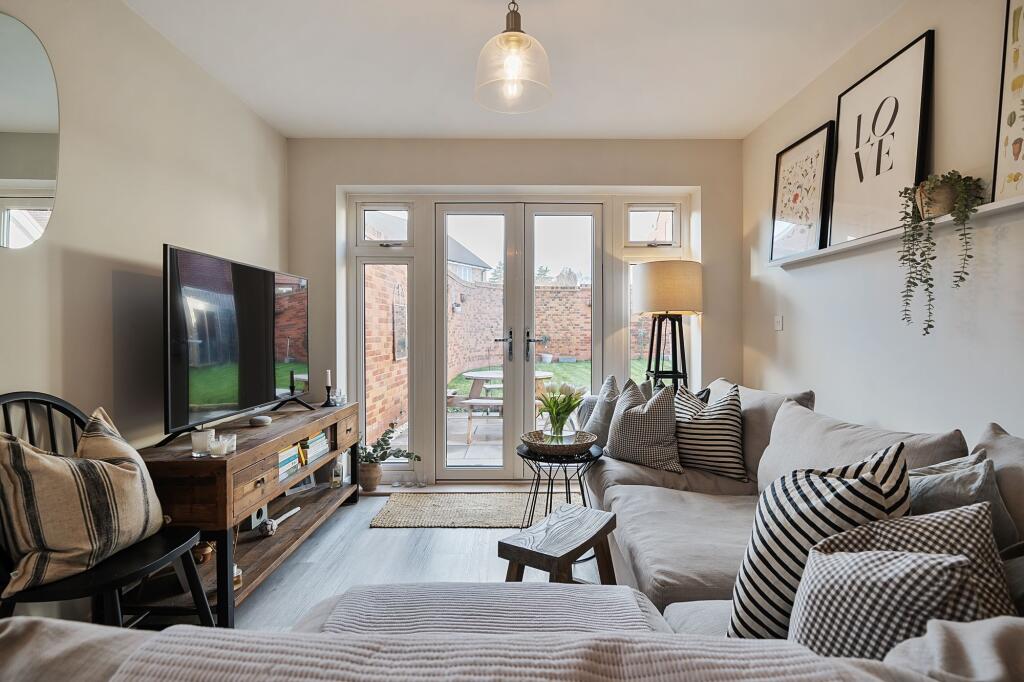 Living Room/Dining Room (5)