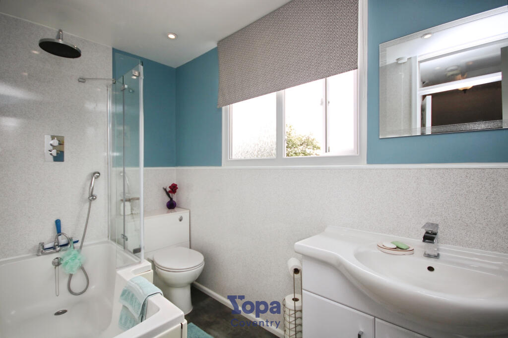 Eaff52e5-Bathroom.JPG