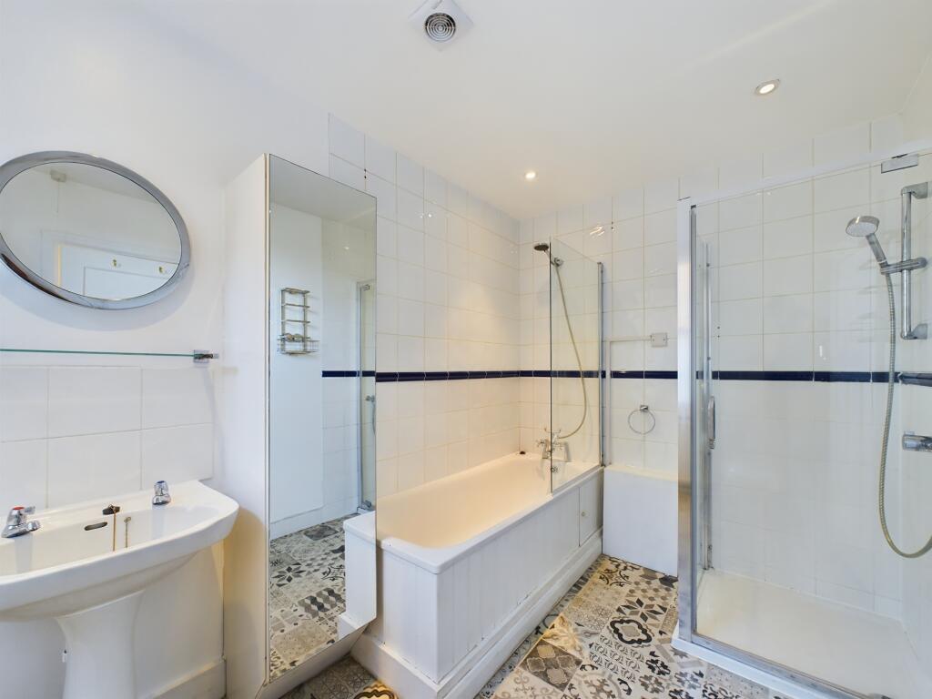 CAM02136G0-PR0126-STILL014