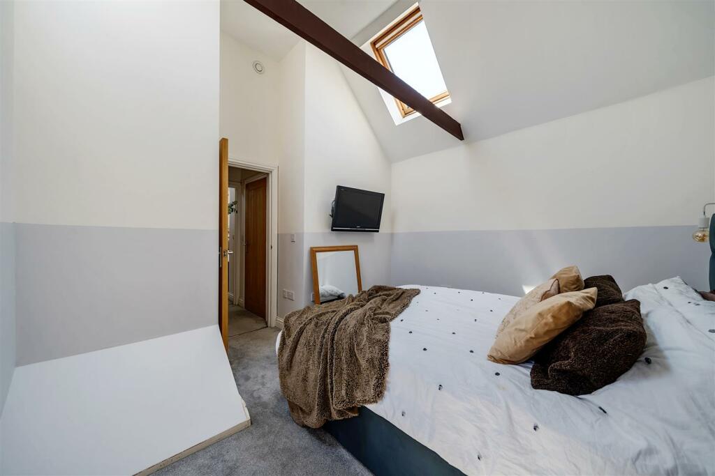 Bedroom One (3).jpg