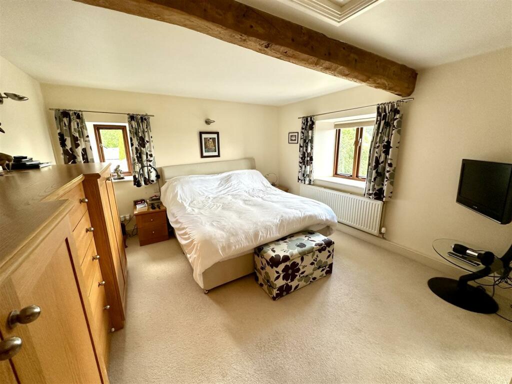 PRINCIPAL BEDROOM