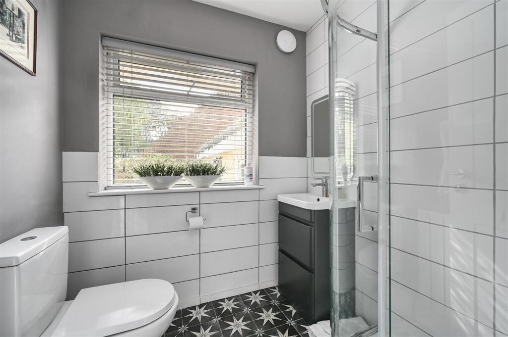 1 EWHURST CLOSE (14).jpg