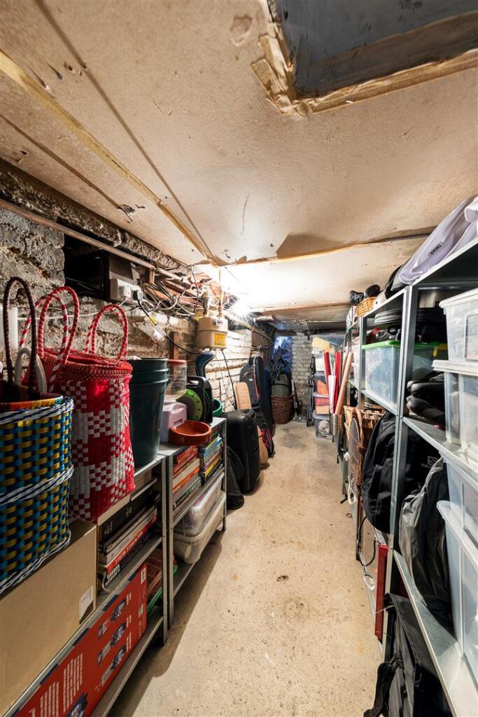 Lyndhurst Drive, E10