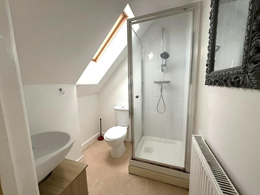 Bed 4 ensuite - second floor