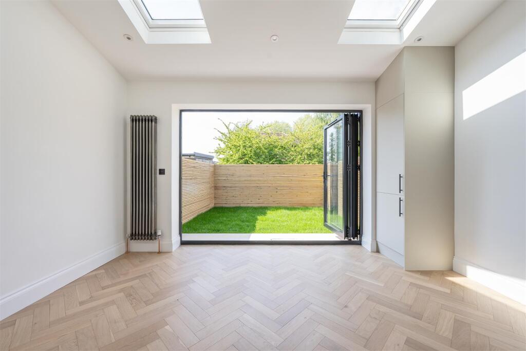 Queen Elizabeth Road E17