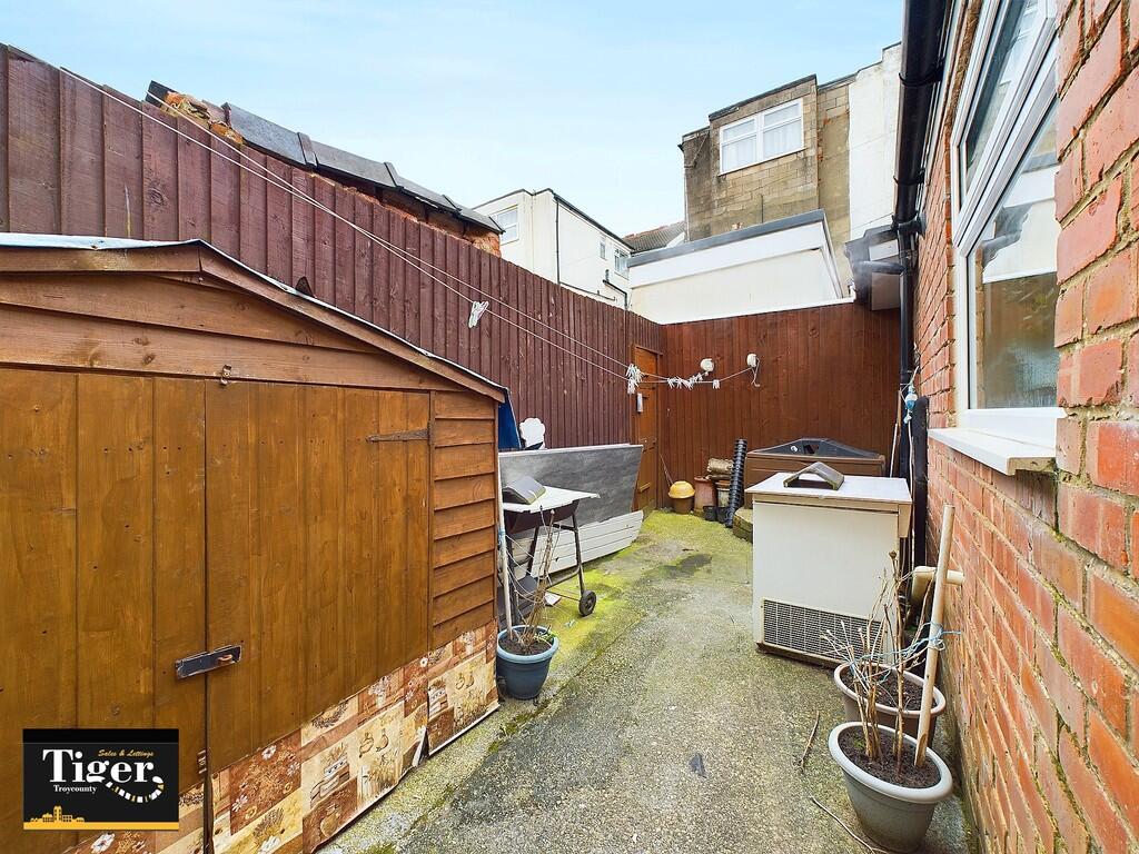 CAM02176G0-PR0483...