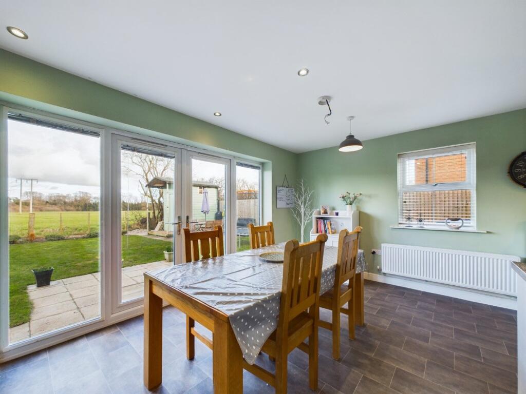 Kitchen/Dining Area