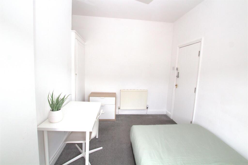 Room 95 Victoria,.jpg