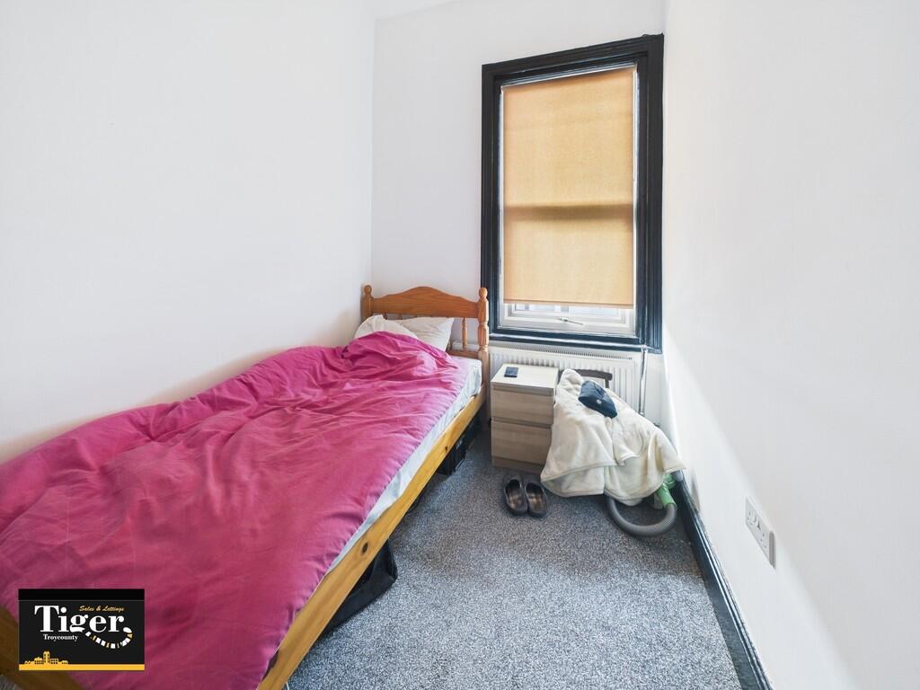 CAM02176G0-PR0533...