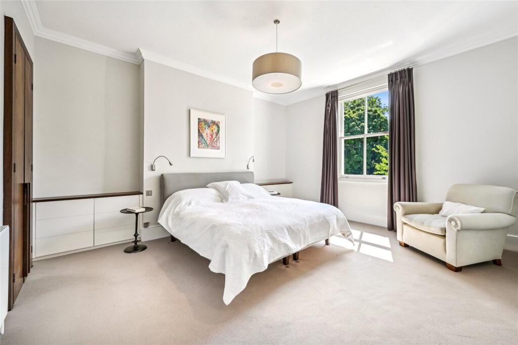 Principal bedroom