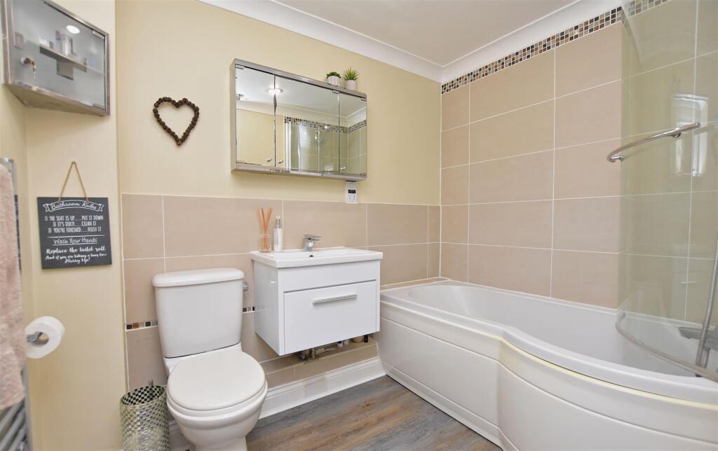 Family Bathroom.JPG