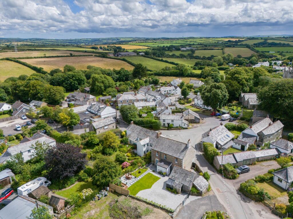 6825fe2ac1402_Hill View EXT-25