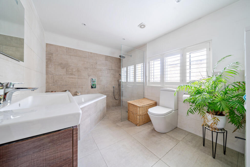 1319918-18-686e57...