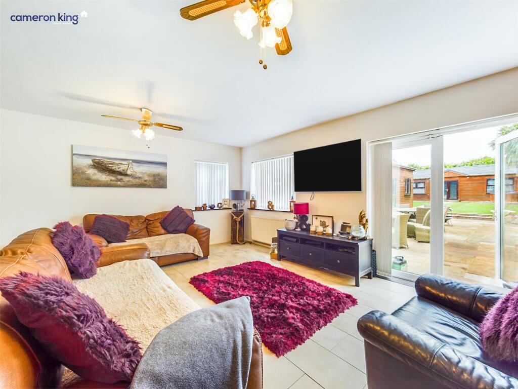 Lounge 2.jpg