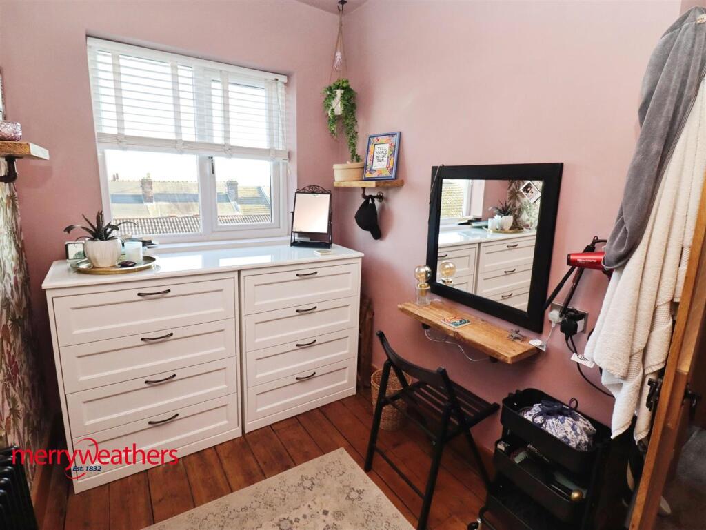 REAR BEDROOM