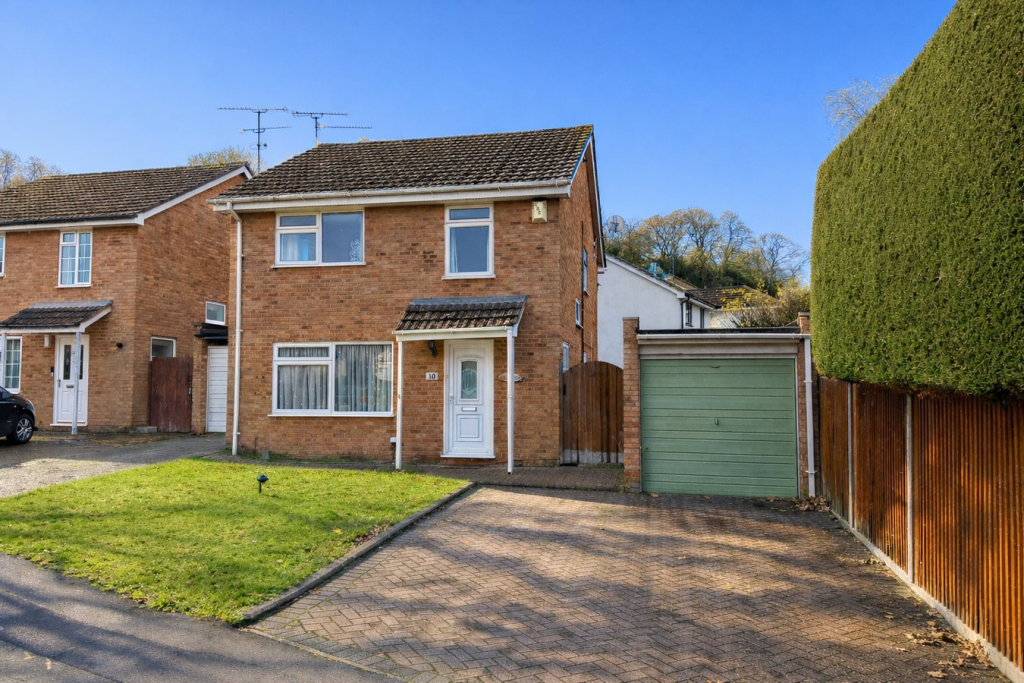 Stoneleigh Court, FRIMLEY, GU16