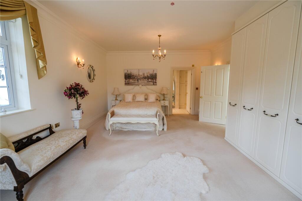 Master Bedroom (2)